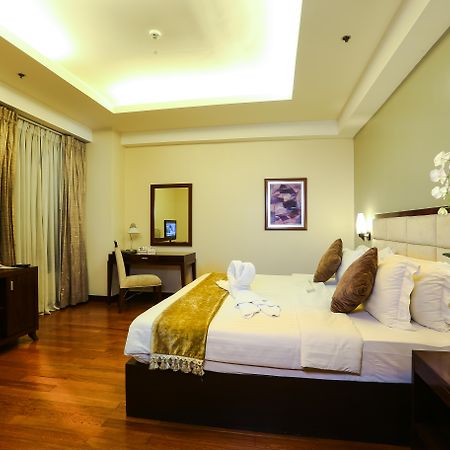 Armada Hotel Манила Екстериор снимка
