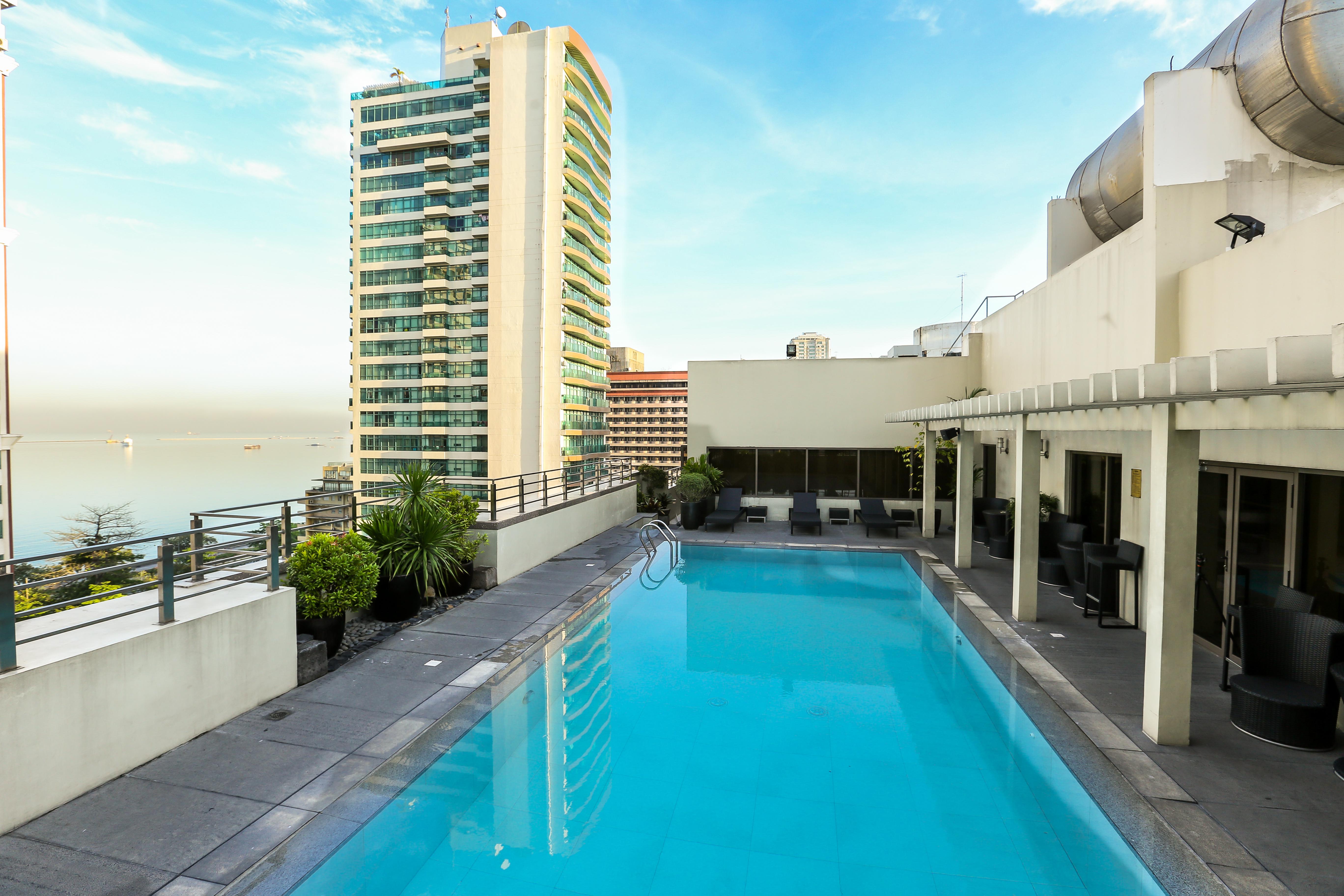 Armada Hotel Манила Екстериор снимка