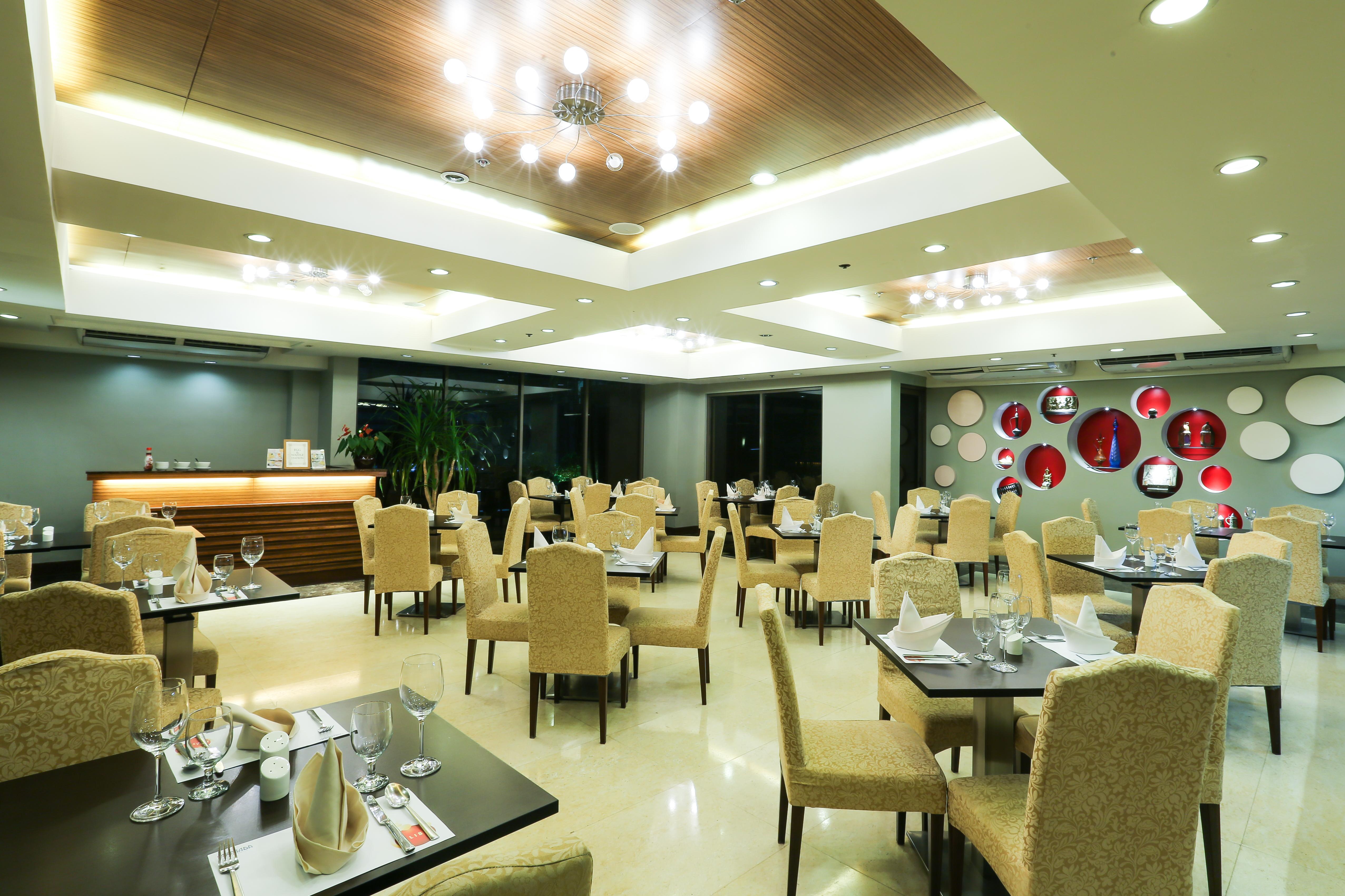 Armada Hotel Манила Екстериор снимка
