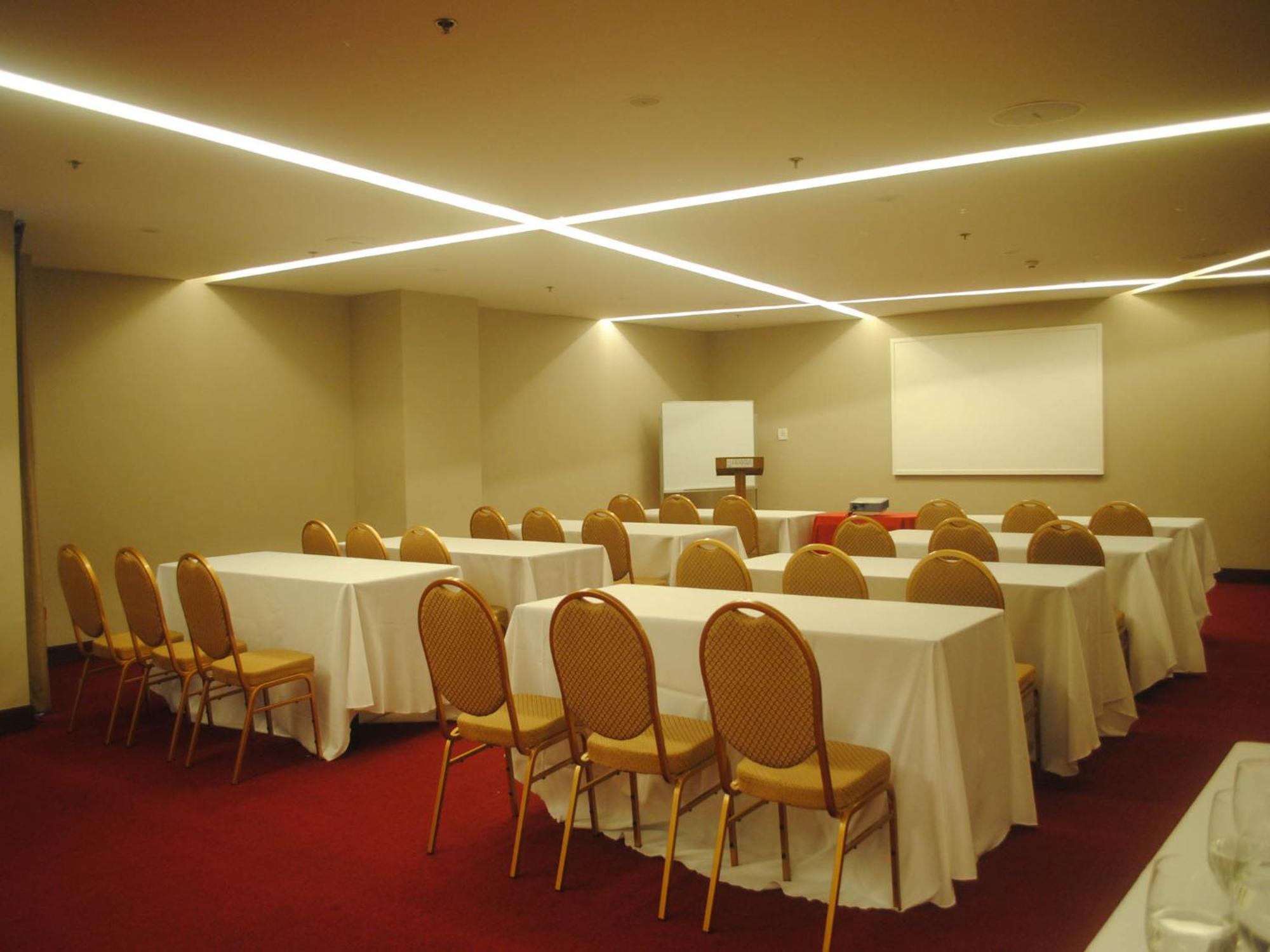 Armada Hotel Манила Екстериор снимка