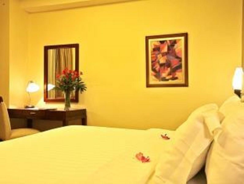 Armada Hotel Манила Екстериор снимка