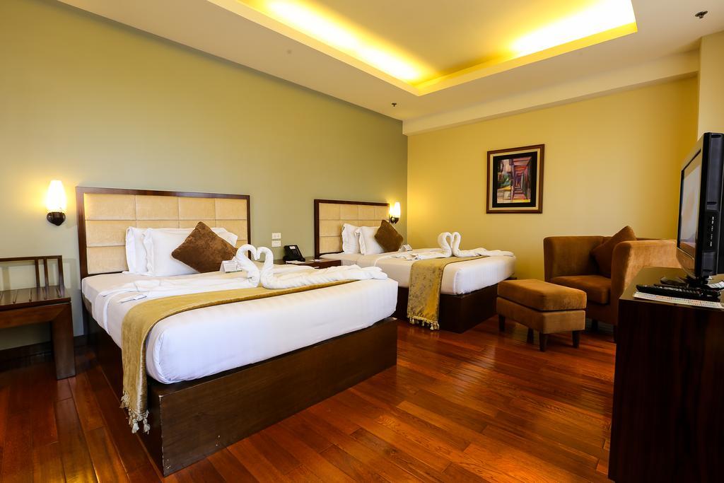 Armada Hotel Манила Екстериор снимка
